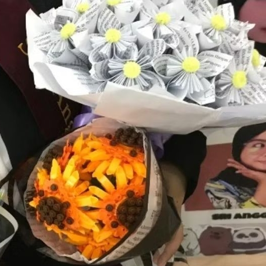 

Buket Kertas Skripsi