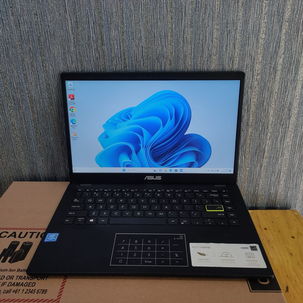 Asus VivoBook E410MA, Celeron - N4020, UHD Graphics 600, Ram 4Gb / 64Gb + 256GB, Number Pad, Seri Ba