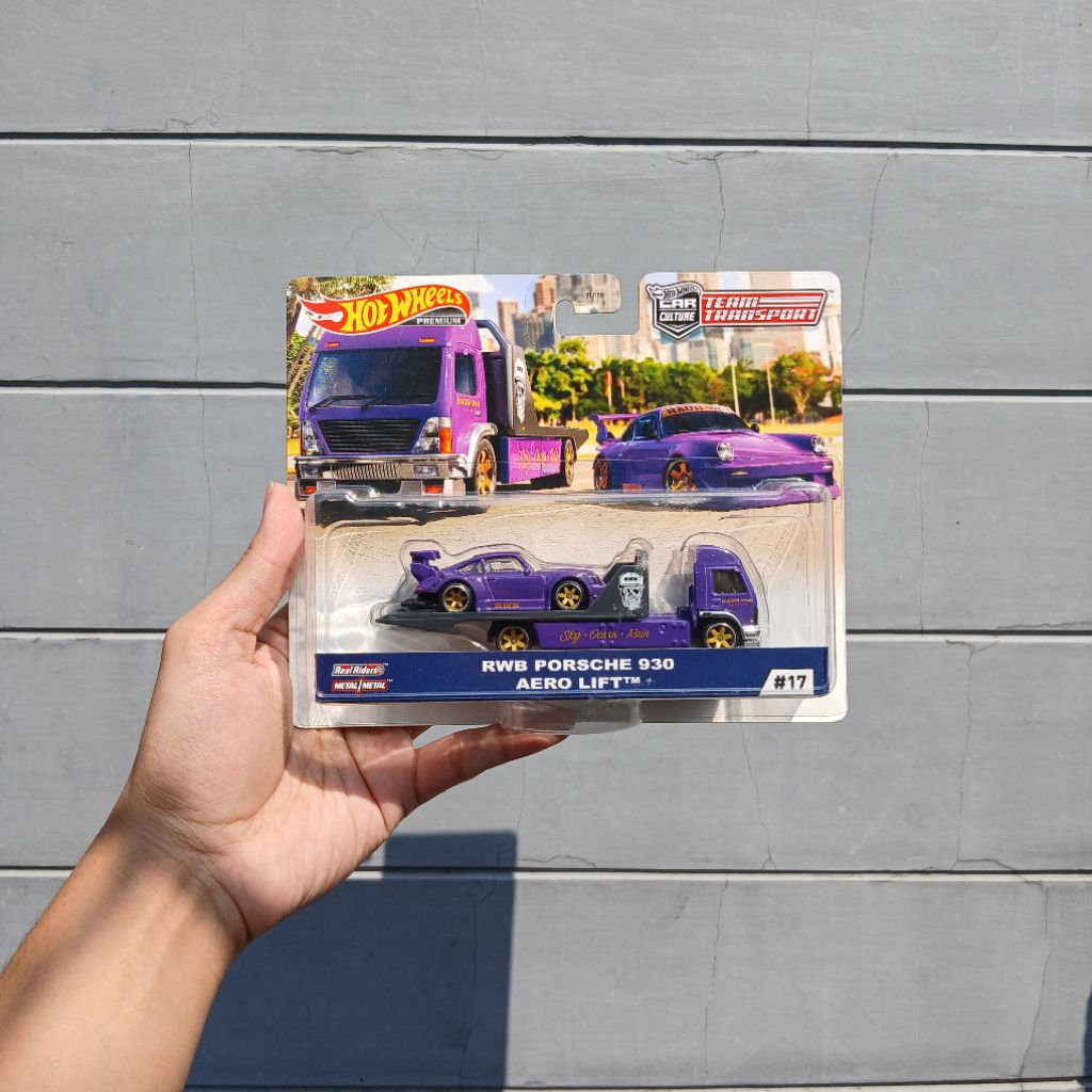 HOT WHEELS RWB PORSCHE 930 AERO LIFT TEAM TRANSPORT