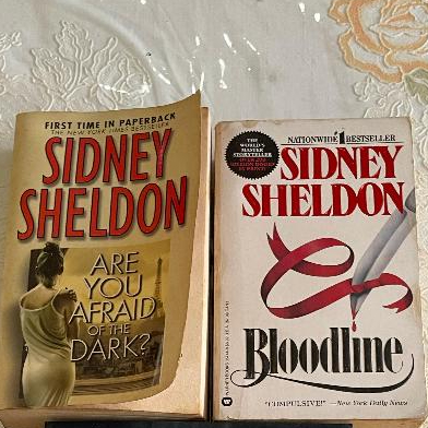 BUKU BLOODLINE & ARE YOU AFRAID OF THE DARK? (BY: SIDNEY SHELDON)