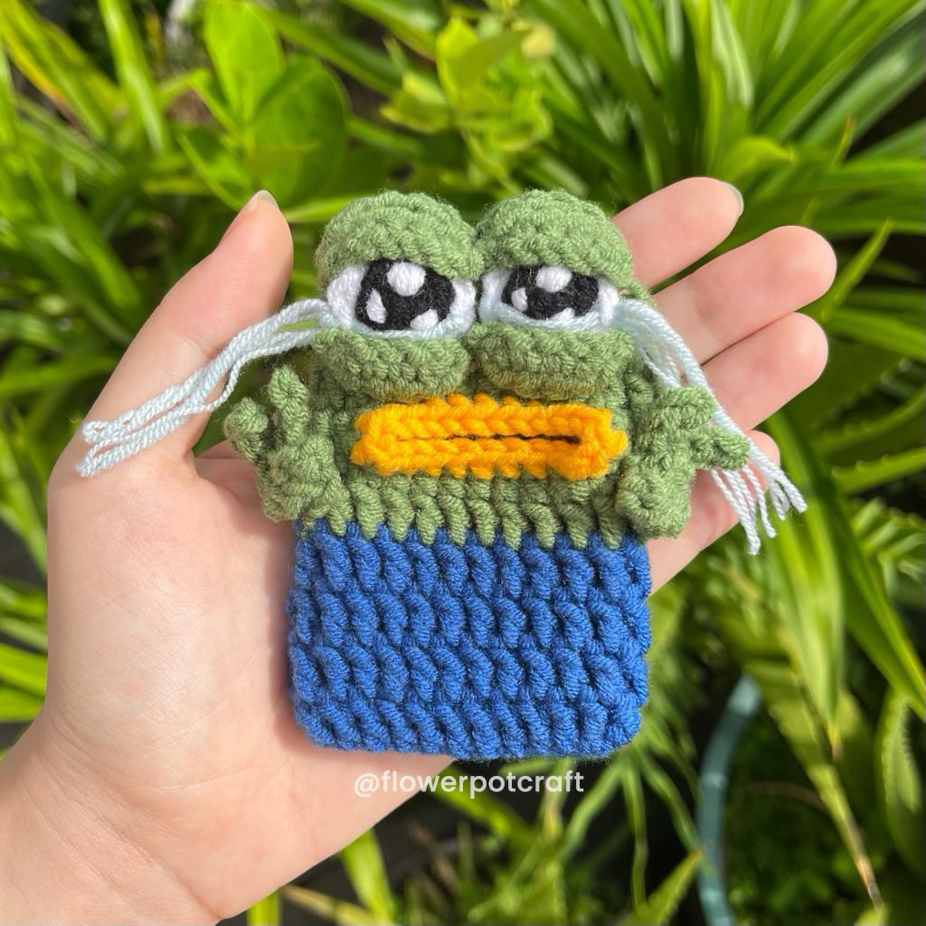 

Pepe the frog kodok hijau card holder / tempat kartu crochet / rajut lucu