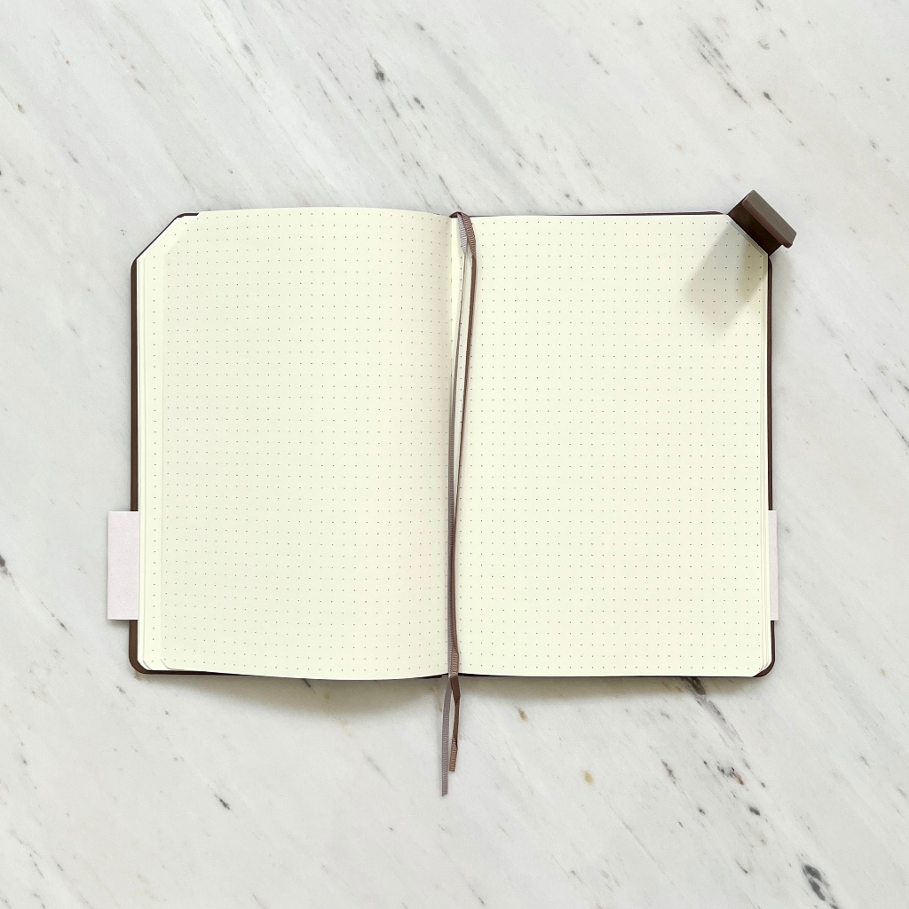 

A536 Koob. Hardcover Notebook dengan Penutup Magnet A5 Buku Tulis Titik / Dotted Agenda Jurnal Diary