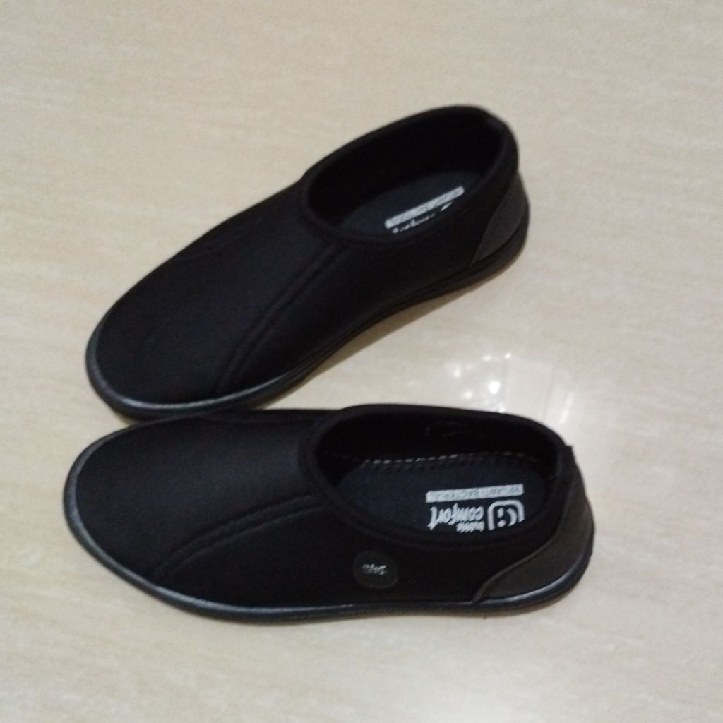 (Preloved) Sepatu sekolah anak hitam merk Bubble Gummers (BATA) no 13