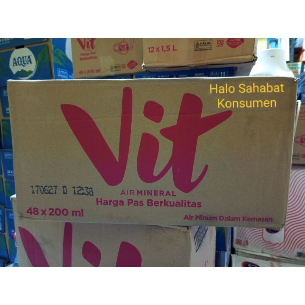 

AIR MINUM MERK VIT CUP 220 ML ISI 48 PCS