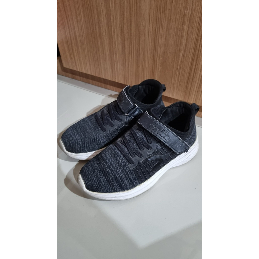 Preloved Sepatu Sekolah Diadora Junior
