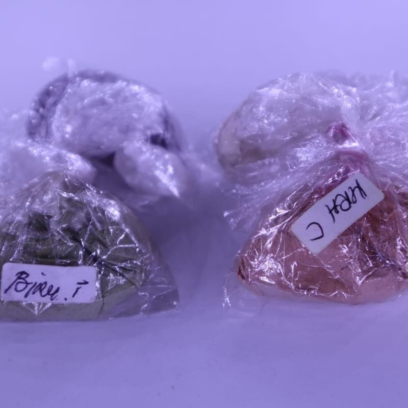 

Paket Naptol Pewarna Batik Bahan Membatik