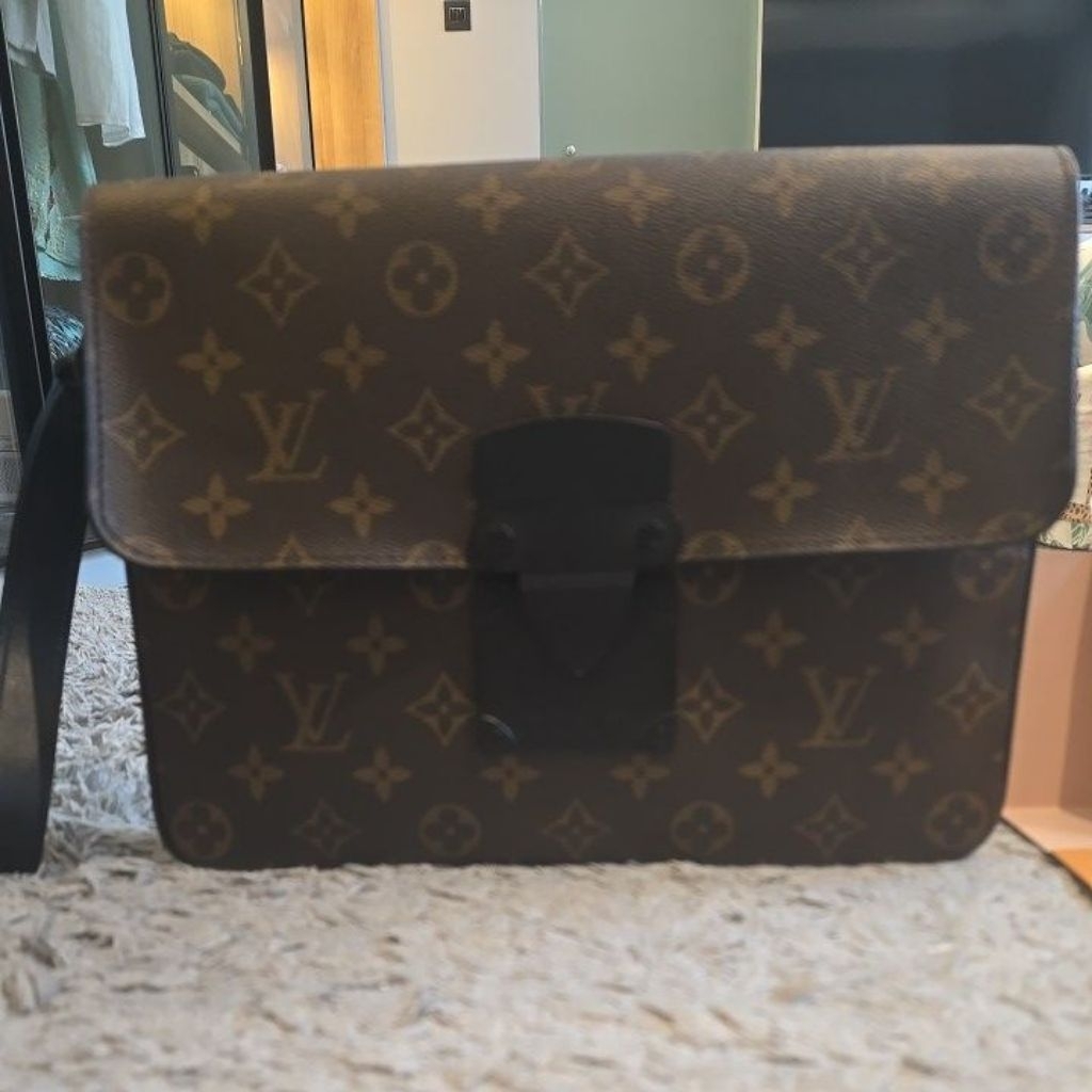 Louis Vuitton LV S Lock A4 Pouch Preloved 100% Original LV Produk Dengan Bahan LV Monogram Macassar 