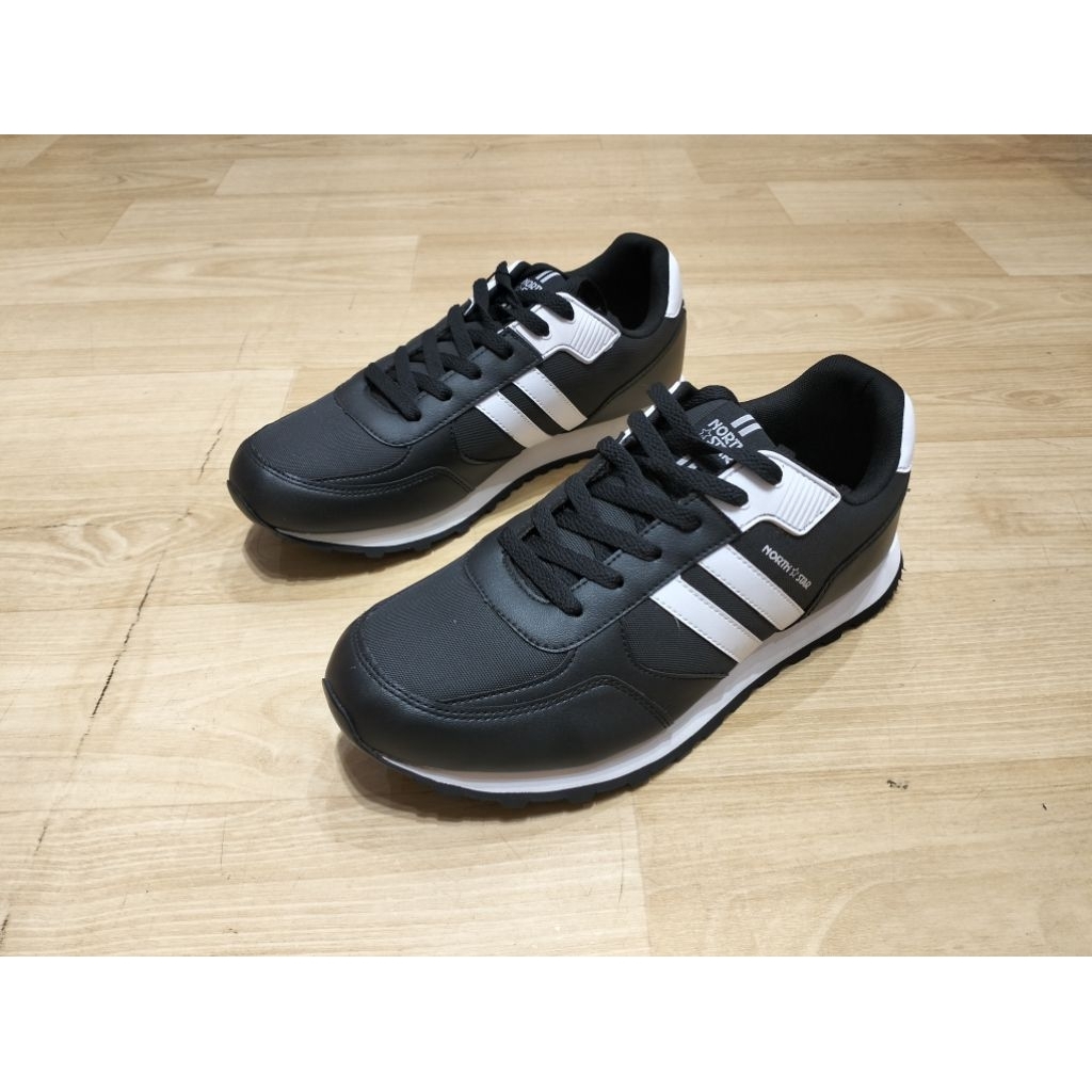 Sneakers Pria Bata North Star Terbaru Bahan Sintetis Awet Sepatu Casual Bertali Warna Hitam