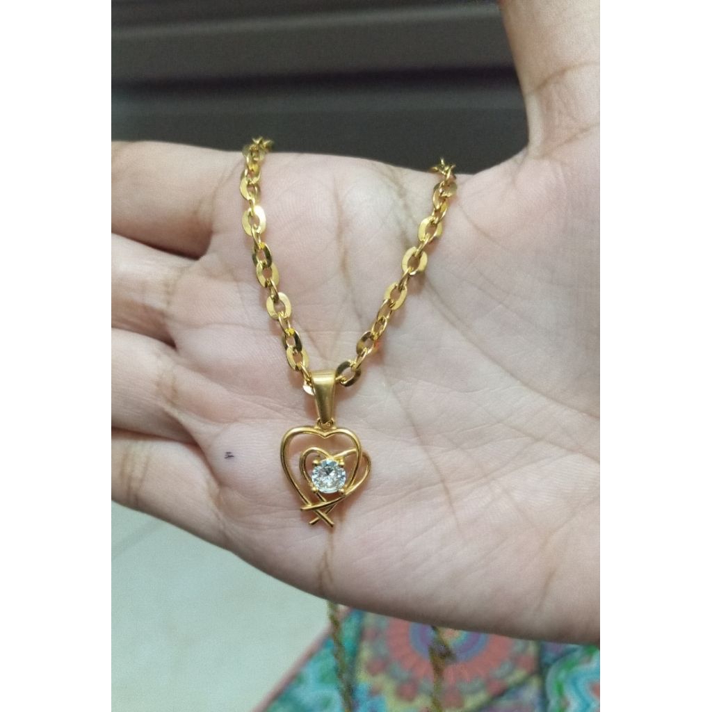 kalung titanium liontin love