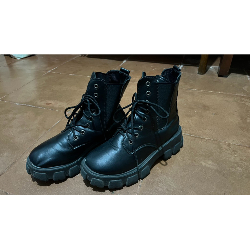 Preloved Boots Hitam 5 Cm