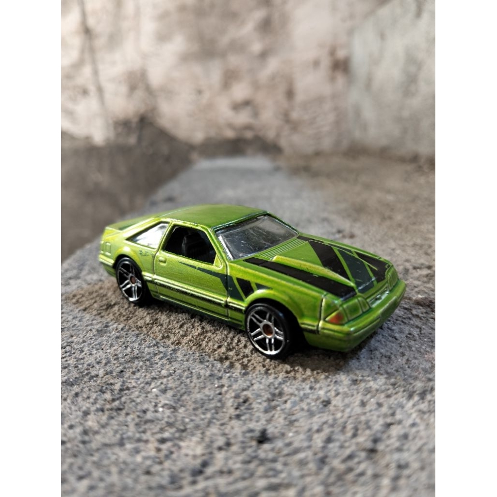 hotwheels bekas/second/loose (92 FORD MUSTANG)