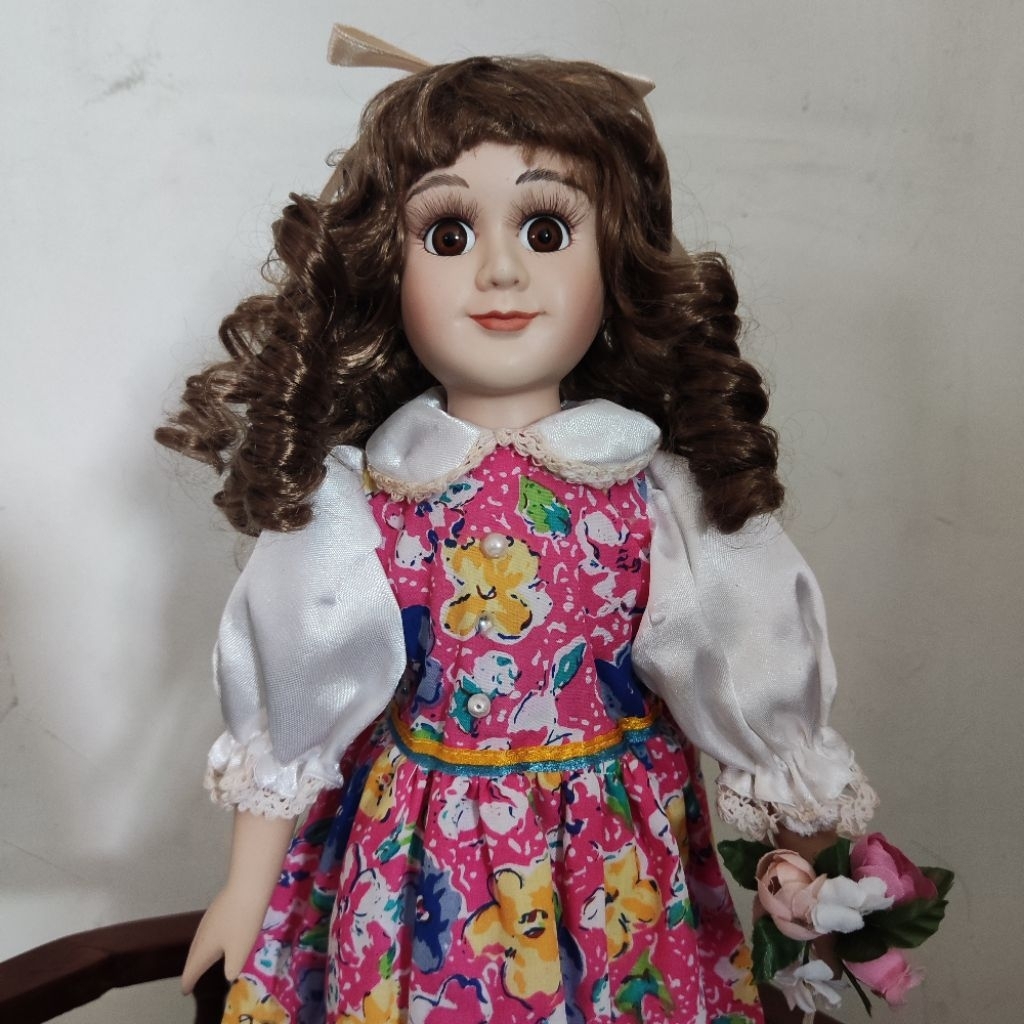 Vintage Unique Face Curly-Haired Porcelain Doll Girl in Floral Dress Holding Flowers. Boneka Porsele