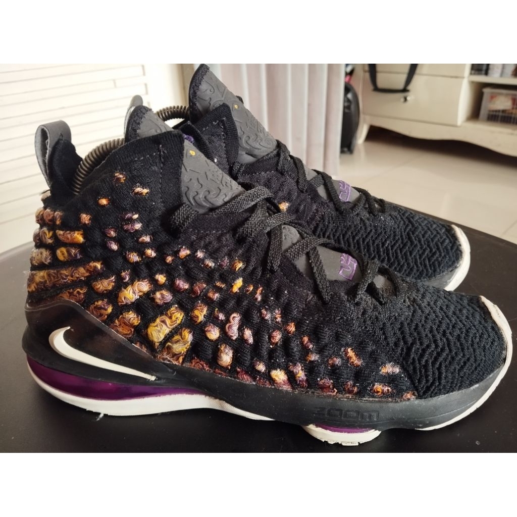 Sepatu basket seken lebron 17 ep lakers lion eyes sz 40 insole 25 like new rare 