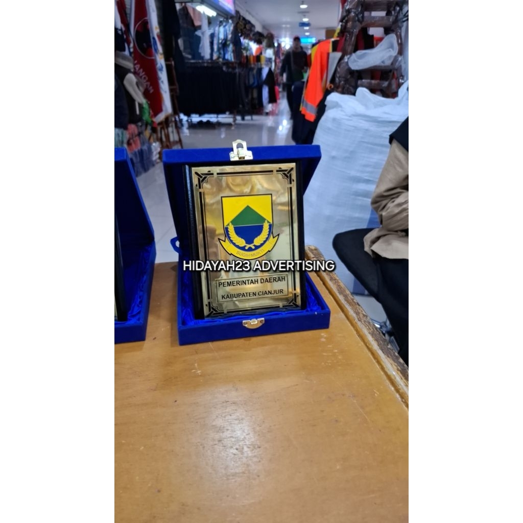 plakat kayu custom / plakat kayu kuningan/ plakat custom