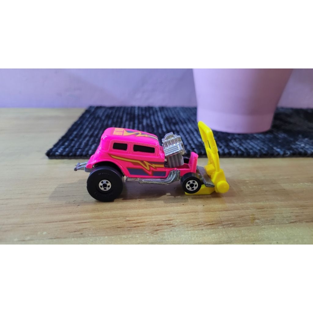 Hotwheels pink classic lawas california custom 32 ford vintage ford vicky