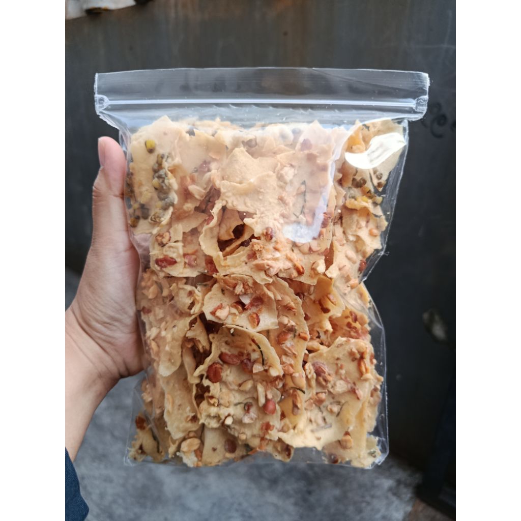 

Peyek Kacang 250gram