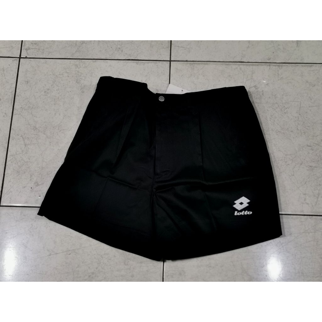 Celana pendek tenis lotto hitam
