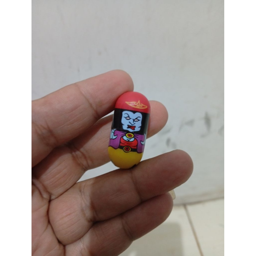 mighty beanz evil queen bean original moose