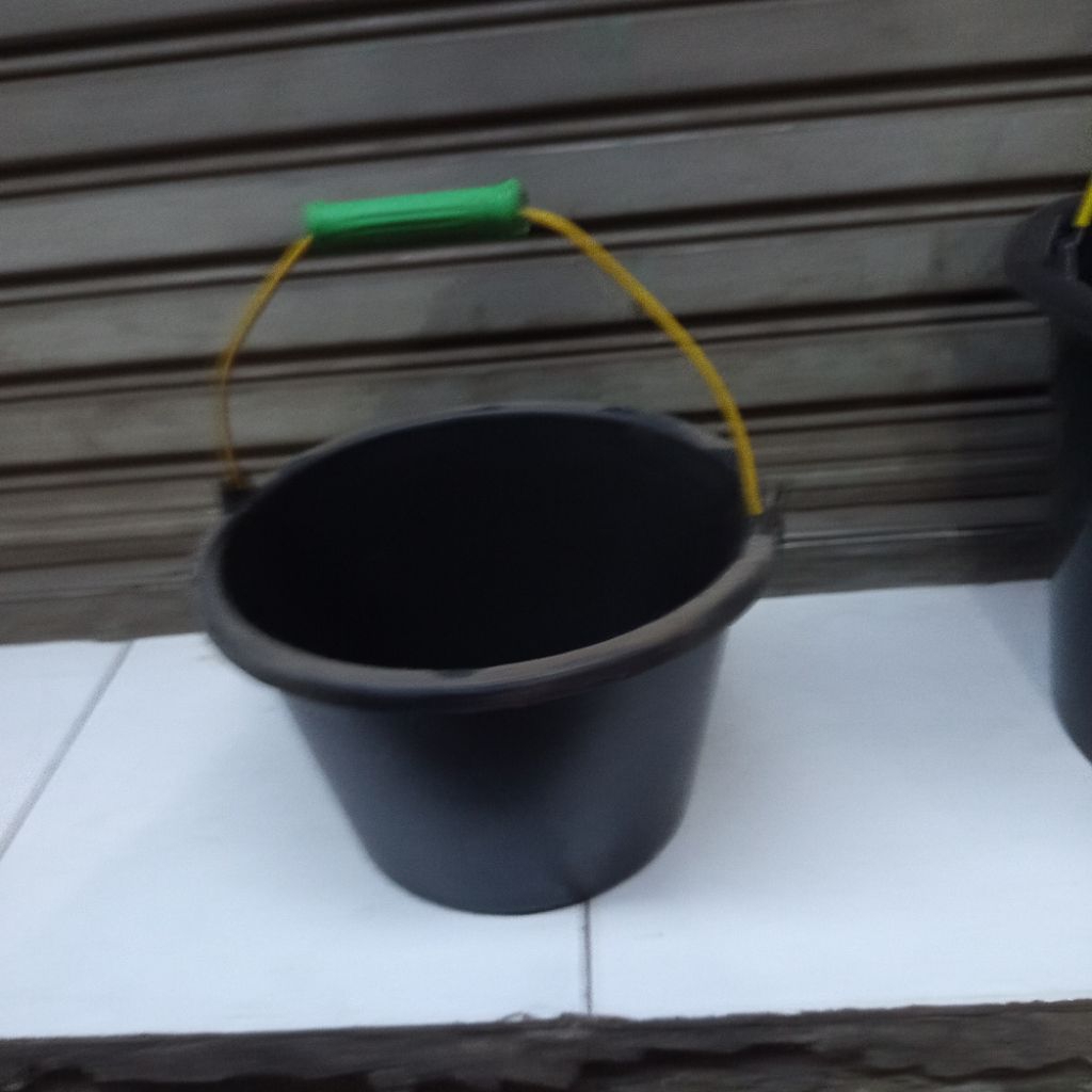 ember cor ember hitam ember pel timba hitam