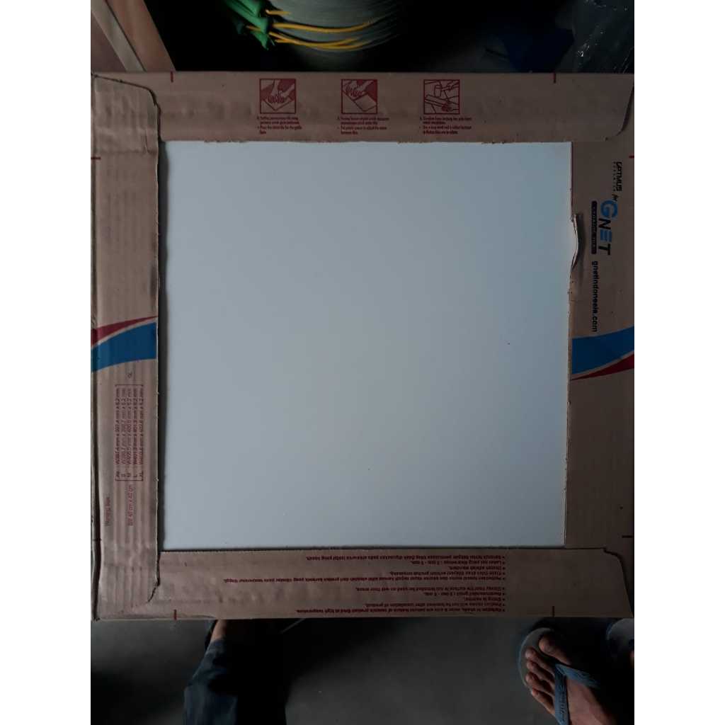 KERAMIK PUTIH 40X40 GNET MULIA