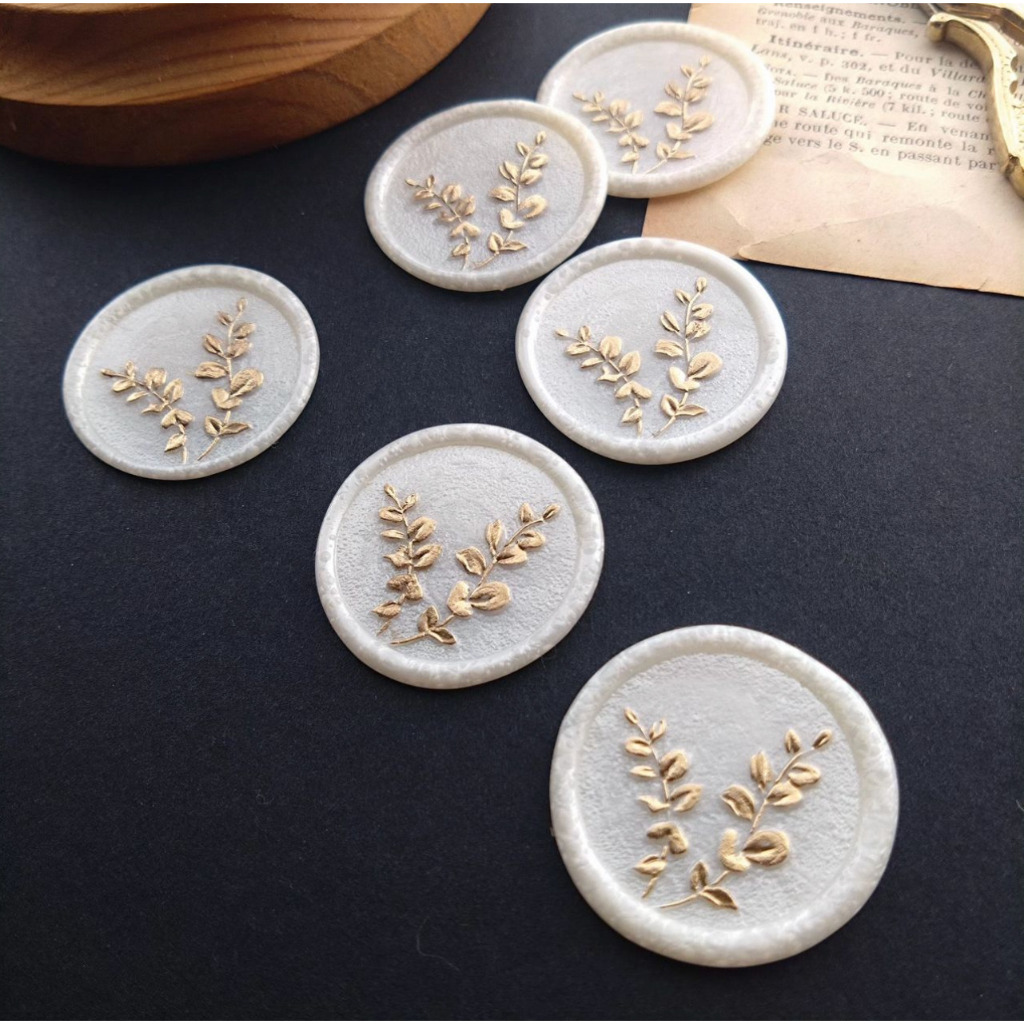 

(WGI) Verine (Pearl White Gold Ink) - 1 Pcs Wax Seal Coin Instan Siap Pakai HS21 / Segel undangan wax seal DIY / Hampers / Souvenir / Hadiah / Hiasan / art & Craft / candle wax seal coin langsung tempel sudah include double tape