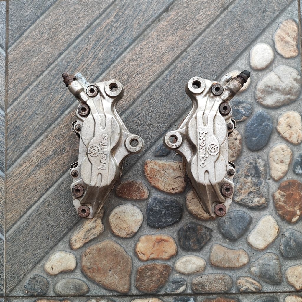 kaliper Brembo Axial 4 piston kanan dan kiri set original copotan gs1000rr cbr 1000 ninja h2 honda C