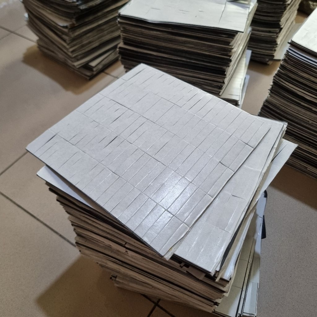 

DOUBLE TAPE serbaguna bahan eva foam ketebalan 2mm (Panjang 4cm x Lebar 1cm)