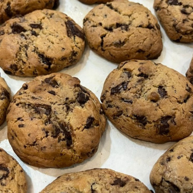 

Cookies Chunky Premium – Soft & Chewy Chocolate Chip Cookies Homemade Isi Banyak Coklat