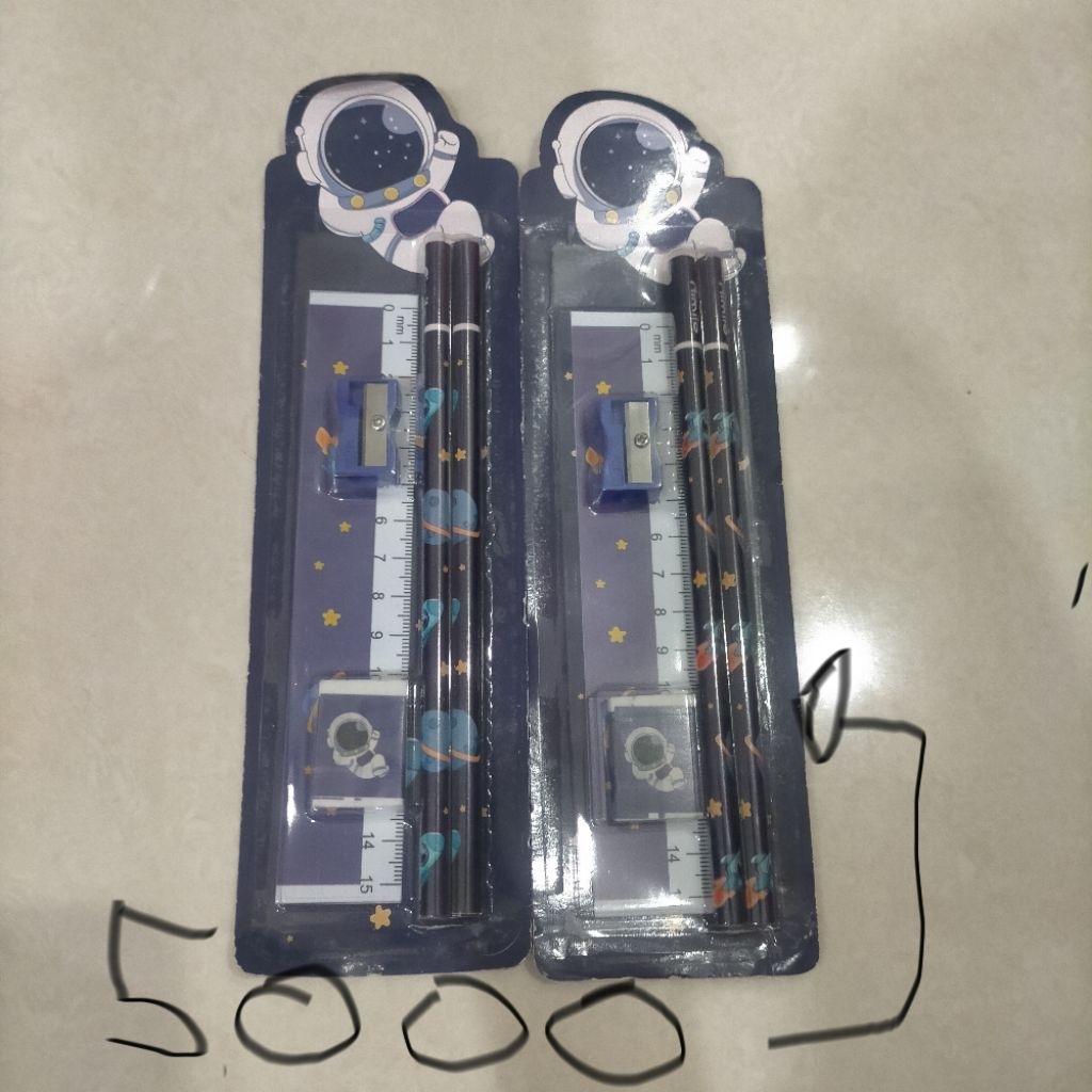 

benda benda aku jual fotocard,alat tulis,sticker,dankalung unik