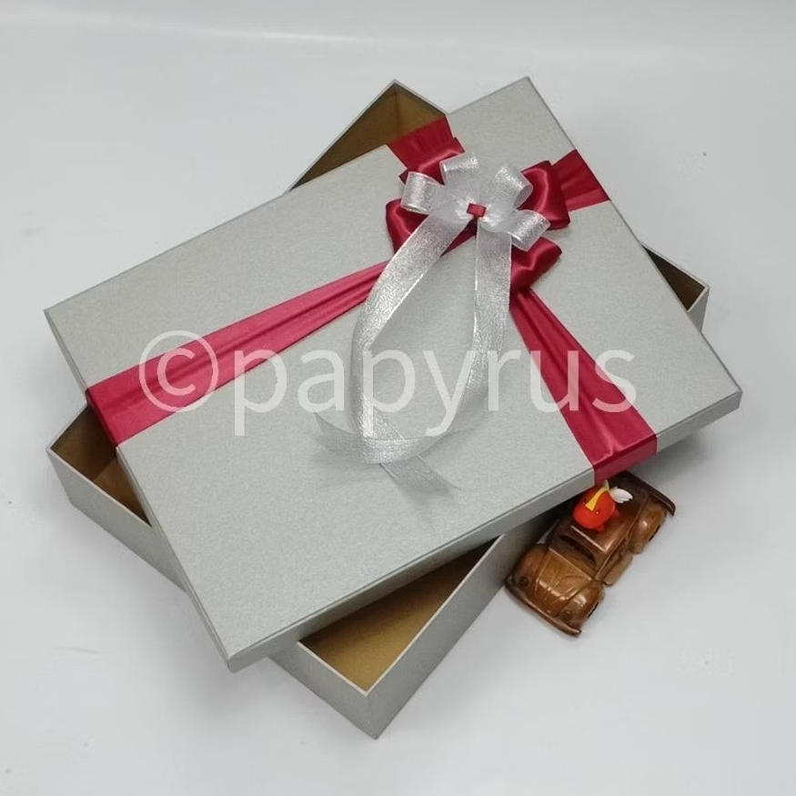 

PAPYRUS 30x40 Tinggi 8cm Kotak Kado Gift Box Hardbox Hampers V3