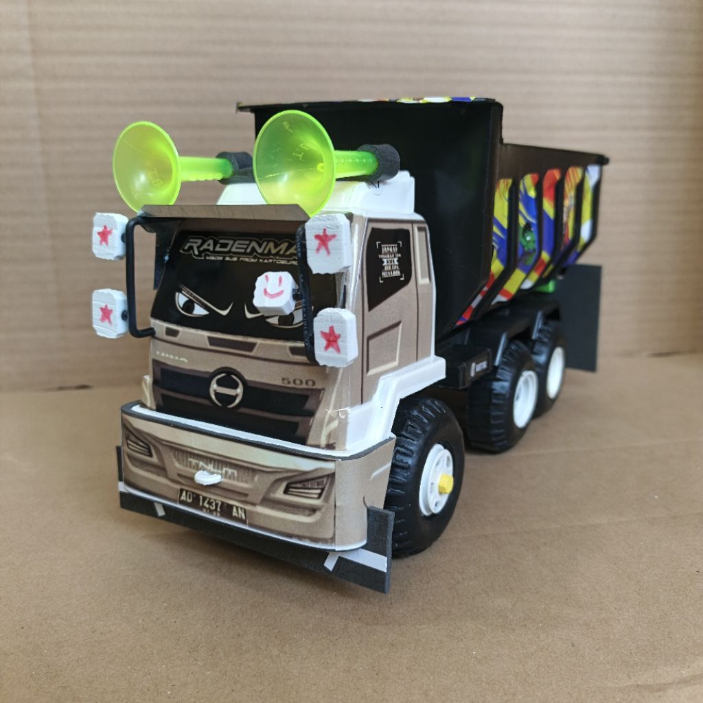 Mainan Anak Cowok Truk Pasir Hino500 Modif Ukuran 30x12x16cm Pengalaman Bermain Di Luar/Di Dalam Rua