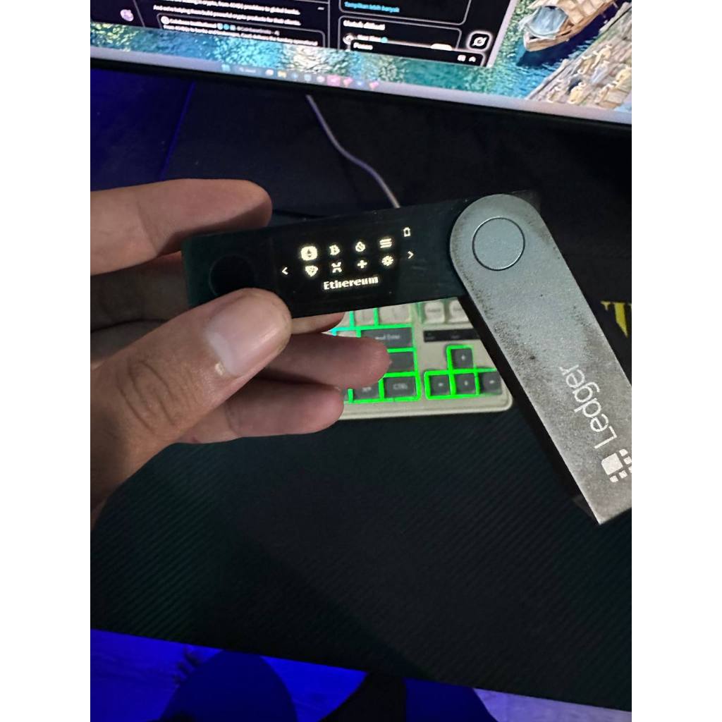 Ledger Nano X Crypto Hardware Wallet Bekas