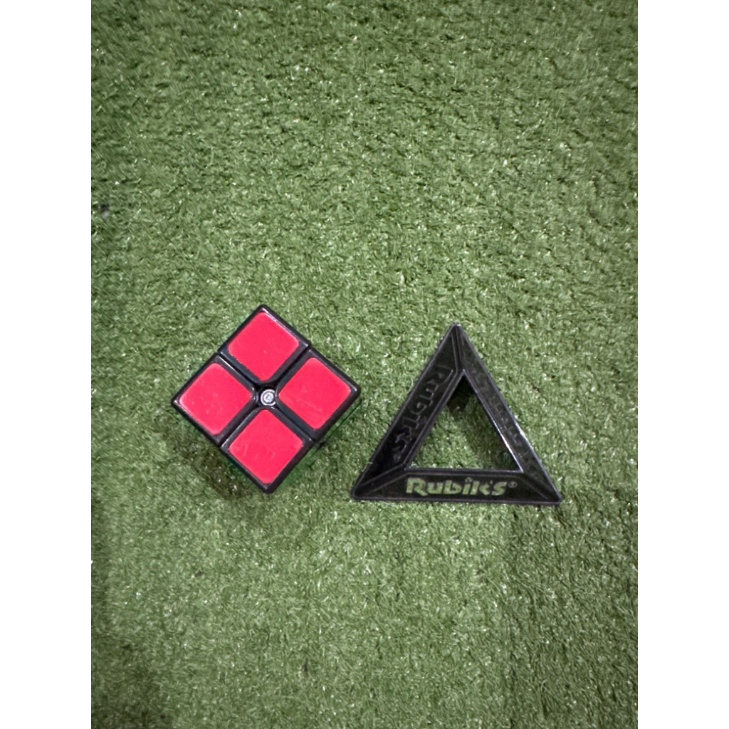 Rubik's Rubik's Cube 4x4 dengan alas