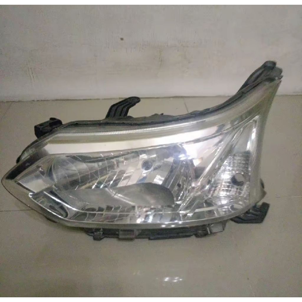 headlamp/LampuDepanAvanza2016