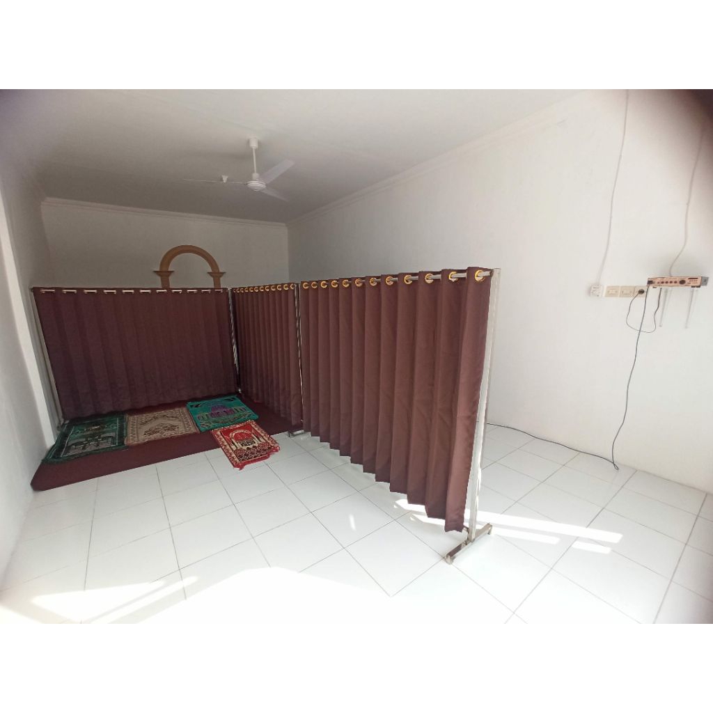 

Pembatas Sholat Wanita dan Laki 150 x 200