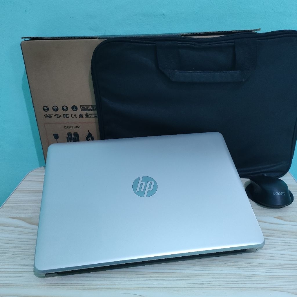 Laptop Hp 14 Silver AMD A9 Ram 8 Ssd 256 Mulus Normal Bergaransi