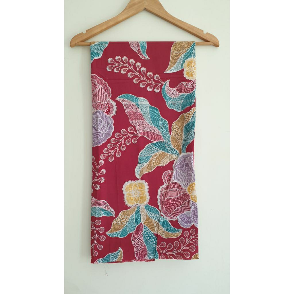 Kain Batik Tulis Motif Bunga Merah