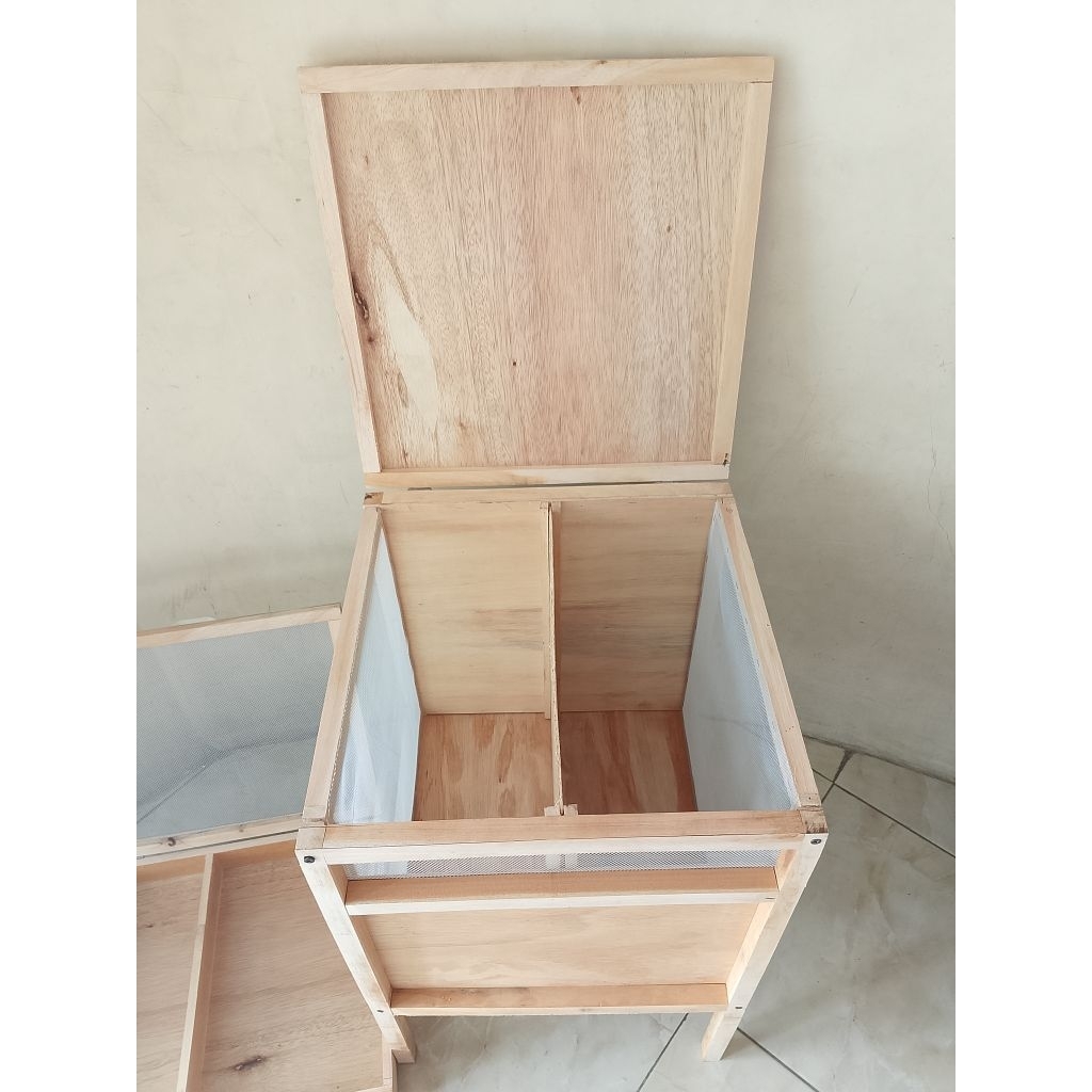 kotak bok jangkrik dengan sekat jangkrik madu/jangkrik gengong