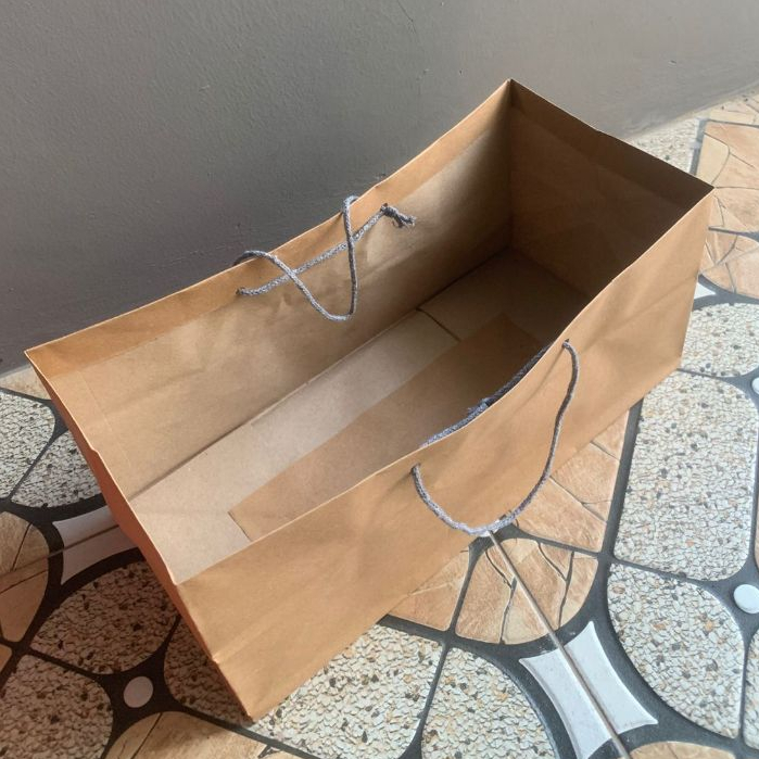 

Paper bag polos coklat / Paperbag murah / Tas Kertas Kotak Brownies Sedang