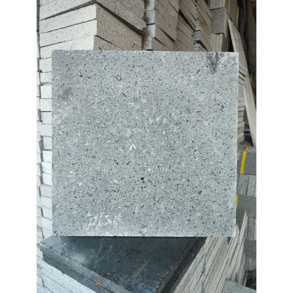 Batu alam andesit bintik bakar kwalitas Greade A+ ukuran 20x20