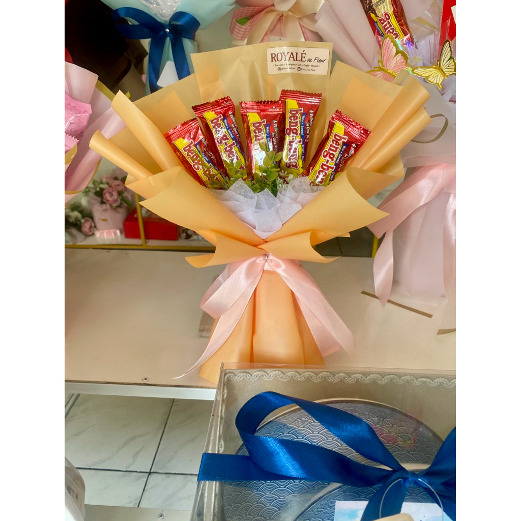 

Buket BengBeng Mini 30x20 cm FREE PACKING KARDUS / Buket Snack Murah / Buket Wisuda Murah / Buket Boneka Murah / Buket Jajan Murah Isi Banyak / / bucket murah / bucket boneka / bucket wisuda / bucket snack