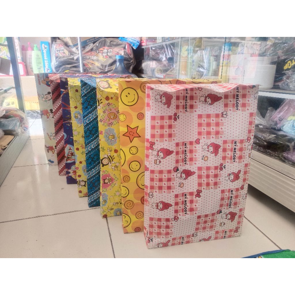 

bungkus kado ukuran sedang, siap pakai, isi satu lusin atau 12 pcs