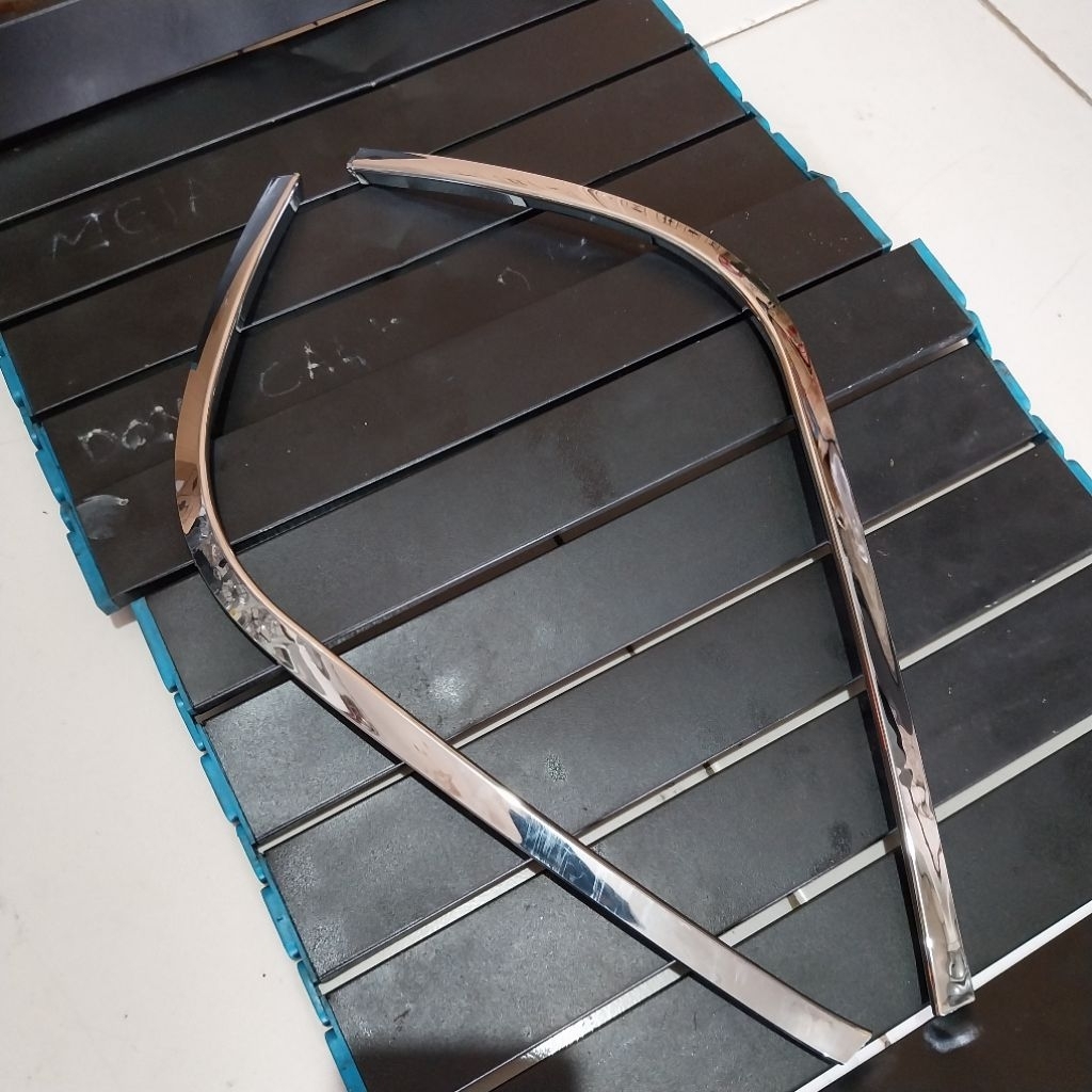 Lis Body Bawah Dek Vespa Sprint Primavera Matic Polos Import