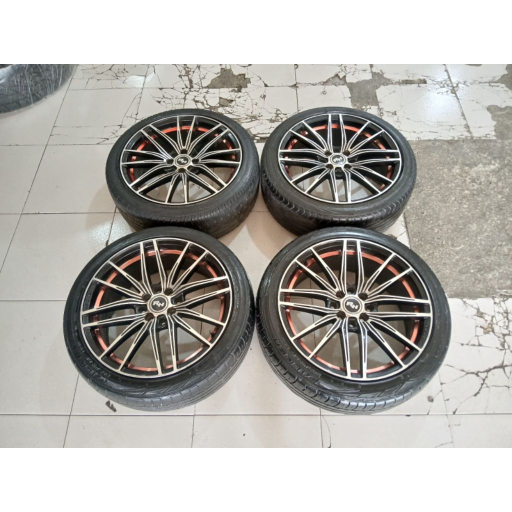 VELG MOBIL RACING BEKAS R17 BAUT 4 + BAN BISA BUAT MOBILIO .BRIO .FREED .JAZZ .LIVINA .YARIS .AVANZA