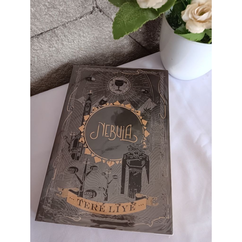 Preloved Novel Nebula Tere Liye