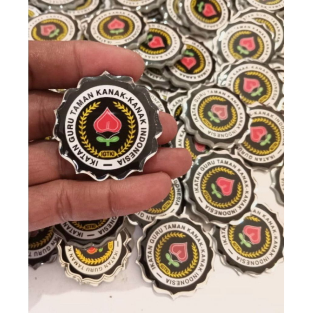 pin IGTKI  bahan akrilik