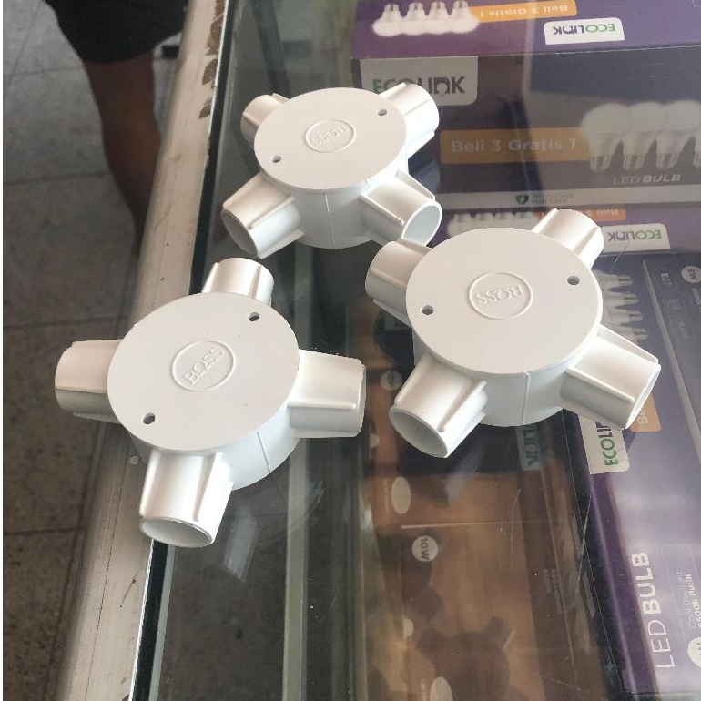 T-dus listrik boss 20mm putih cabang 4 Merk Boss