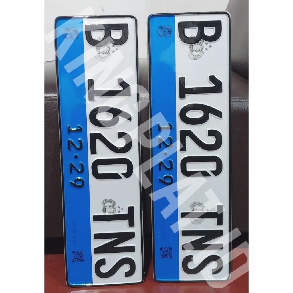NAMEPLATE MOBIL LISTRIK REFLELTKTIF CUSTOM - PLAT NAMA CUSTOM BISA LOGO & BARCODE