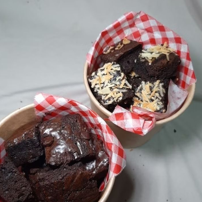 

ONE BITE BROWNIES @bet.on.bakes