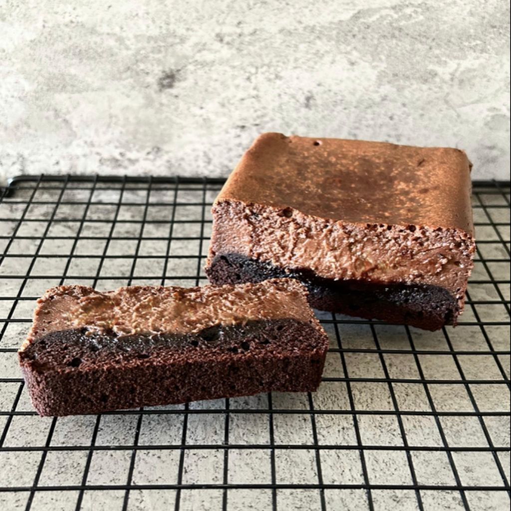 

Brownies Strawberry/ Matcha/ Chocolate Cheesecake 10x10cm creamy melted jajanan viral enak dessert oleh oleh